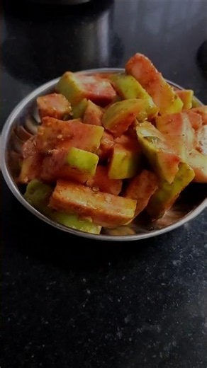 Spicy Guava Chaat Recipe | Sweet, Tangy & Delicious! 🌶️🍈