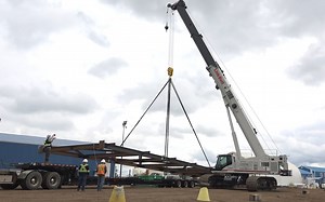 林克贝特 Link-Belt TCC-1100 伸缩臂履带吊起重机工作