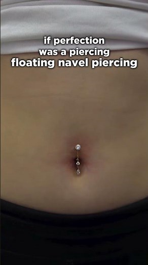 Floating navel piercing with gold drop chain ⚜️