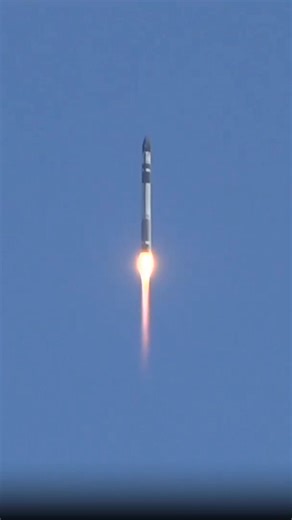 🚀 LIFTOFF! Rocket Lab’s Electron rocket lifted off, carrying the NEONSAT-1A satellite into orbit. Equipped with a high-resolution optical camera, NeonSat-1A will test the constellation capabilities of South Korea’s NeonSat Earth observation micro-satellite program. #RocketLab #Electron #NeonSat1A #NEONSAT #SouthKorea #EarthObservation #NewSpace #SatelliteLaunch #SpaceNews #OrbitalLaunch | ISRO Spaceflight Now