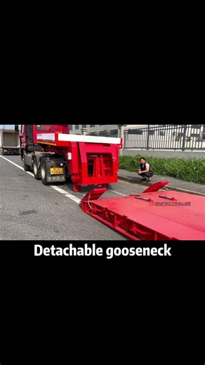 Hydraulic Lift + Detachable Gooseneck make load easier.#heavyequipment #heavytransport #trucking