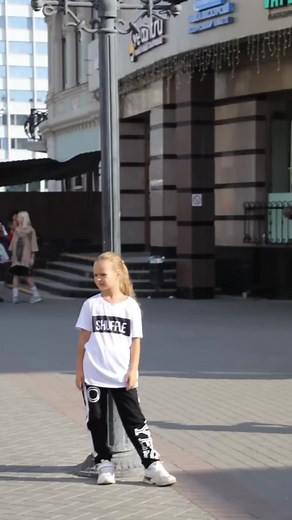 1.4M views · 10K reactions | LITTLE GIRL DANCING  MODERN TALKING TUZELITY SHUFFLE ⭐️ | Gente Hermosísima | Facebook