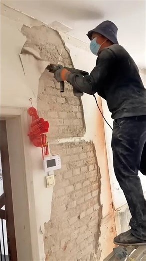 Crushing Interior Wall Gypsum for Recycling.