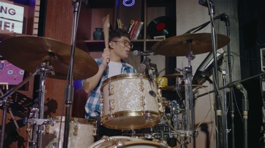 Need a music pick-me-up? HEY JUNE！ ’s Just a Hit performance at the #SamsungSoundSessions stage has you covered — powered by Samsung Sound Tower. #UnleashtheBeatAnywhere #SamsungSoundTower #SamsungxHeyJune | Samsung