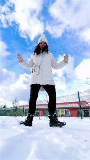 ICE ICE BABY 🧊 #shuffledance #dancing #warszawa • dancing ideas • shuffle dance • dancing on snow • śnieg • taniec Warszawa • Gocław