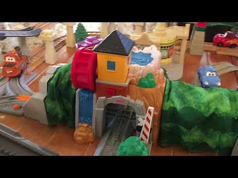 Geotrax Radiator Springs Cars n Mtn Tunnel w Lightning McQueen , Doc , Mater .