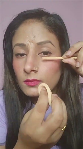 Under Eye Setting Powder Hack 😍 No Crease Makeup Trick! #shorts #day57