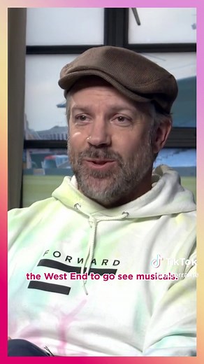 As weekend plans go, it sounds like Jason Sudeikis has been having a ball while filming Ted Lasso in the UK thanks to the premier league and Hannah Waddingham 🎟️⚽️ #lorraine #itv #tedlasso #tedlassoedit #tedlassoseason3 #jasonsudeikis #hannahwaddingham #premierleague #westend #fyp