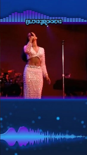 Sade - Smooth Operator - Live concert performance