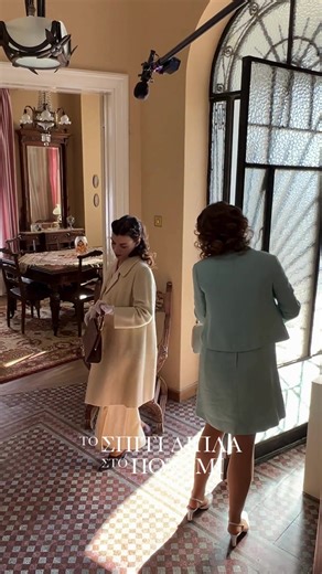 Backstage Moment 🎬 #ToSpitiDiplaStoPotami Aπόψε στις 22:00 💖