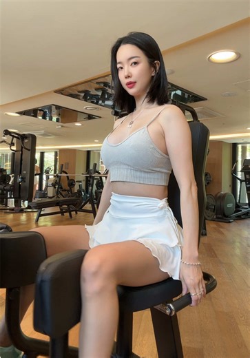 호텔에서 운동중: 호텔 피트니스 & 필라테스 루틴