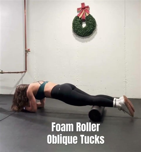 Foam Roller Oblique Tucks