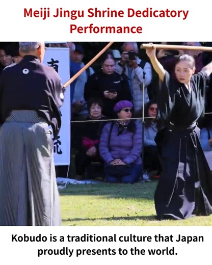 [Budojapan.com]Japanese martial arts 69 schools gather from all over the country!! Meiji Jingu Shrine Dedicatory Performance Kobudo is a traditional culture that Japan proudly presents to the world. In 2025, the essence of these arts, nurtured through long-standing traditions, was once again demonstrated within the sacred groves of Meiji Jingu Shrine. The Nihon Kobudo Shinkokai (Japan Kobudo Promotion Society), the organizer of this demonstration, has celebrated its 90th anniversary. As they tak