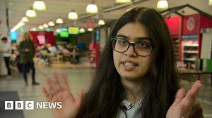 Demonstration of how to applaud in British Sign Language