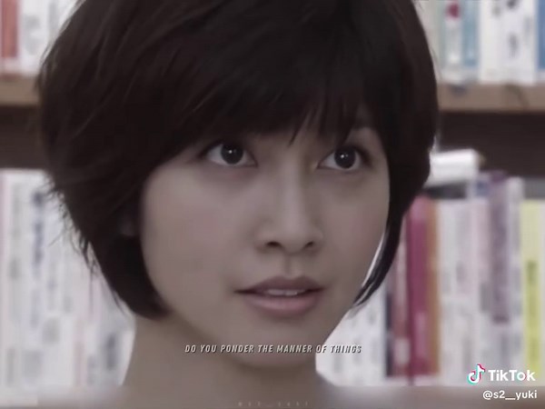 内田有紀の美しさを捉えた特集動画