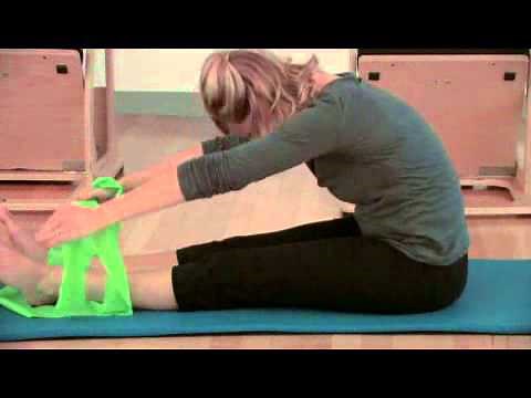 How to Simulate Rowing With Exercise Bands