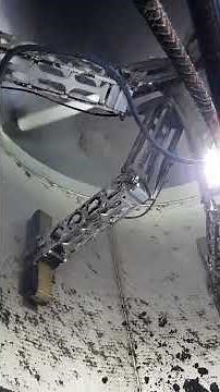 Cleaning of a pipe with soot using dry ice blasting