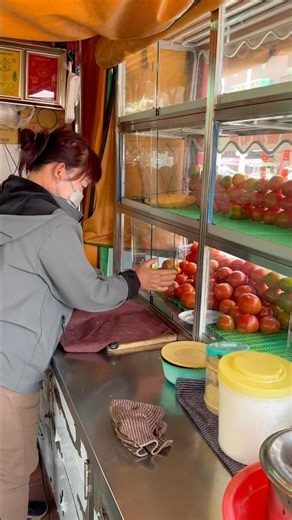 대만에 토마토를 직접 갈아서 만드는 토마토 주스 - taiwanese street food