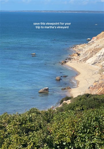 Replying to @Jules save this viewpoint for your trip to martha’s vineyard 📍 Aquinnah Cliffs Overlook #marthasvineyardlife #marthasvineyard #oakbluffs #eastcoast #eastcoastsummer