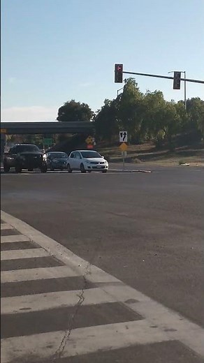 A CHP officer responding code 3 to an emergency call.