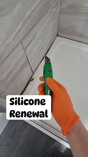 What mold? How to remove and re apply silicone sealant like an absolute legend #masticman #satisfyingvideos #siliconesealant #siliconsealant #construction #constructionlife #tiler #tilersofinstagram #satifaction #plumbers #plumber #plumberslife #caulking #caulkingprofessionals #asmr #asmrrelax #asmrcommunity | southcoastsealantsltd