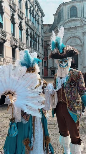 Mask on. Serving mystery 🎭 #veniceitaly #venicecarnival #masquerade