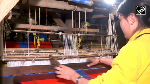 Nagas of Manipur preserve heritage through handloom and handicrafts Location: Tamenglong / Ukhrul (Manipur) Nagas are the third largest ethnic group in Manipur, primarily inhabiting the hills. Despite modern challenges, they proudly preserve their heritage through vibrant festivals, traditional dress, and intricate handicrafts. In Tamenglong, where the majority belong to the Zeliangrong Naga tribe, a centuries-old tradition of handloom weaving thrives, carried on by rural women and artisans who