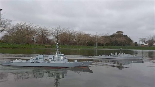 USS Winston S Churchill on manoeuvres with HMS Nubian - neither sinks the other this time! | Dundee Model Boat Club
