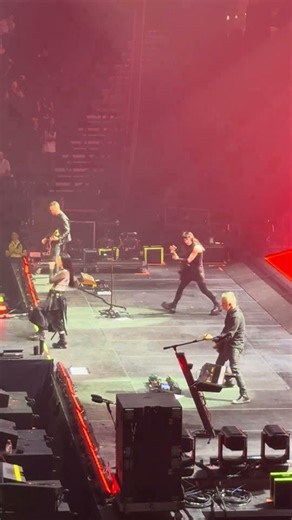 Evanescence | Amy Lee Performs "Bring Me to Life" as Flames Light Up the Stage