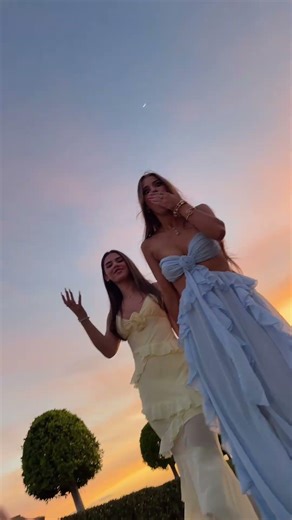Which one is prettier? #leahhalton #brookemonk #duo
