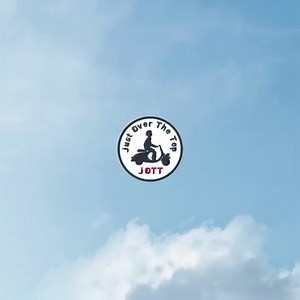Découvrez JOTT nomad la doudoune qui se replie dans sa poche intérieure. Alliant style et fonctionnalité, la doudoune JOTT nomad est idéale pour affronter l'hiver ❄️️ | JOTT (Just Over The Top)
