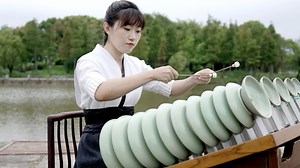 Check out this "xylophone" made of plates! It features a celadon music ensemble. Celadon was not originally made into instruments. Rather, everyday celadon utensils were repurposed to that end. #Heritage #Inheritors #SharedFuture10Years | China Plus Culture