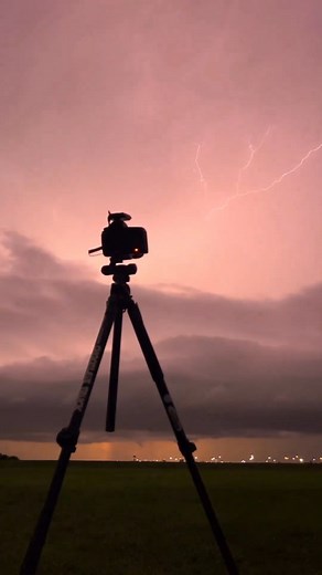 Lightning waves ⚡️ Video: @caseyxmurphy 📸 #lighning #lightningstorm #lightningphotography #lightningstrike #stormphotography | MIOPS