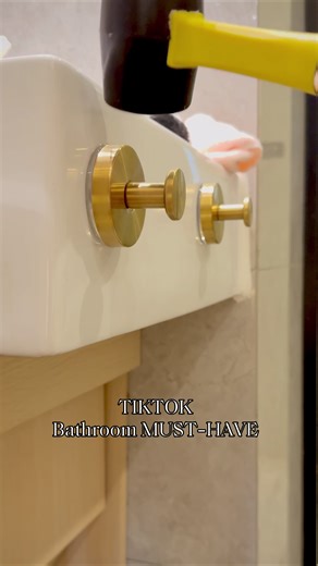 I’ve tried many suction cup hooks, and this one is truly amazing#decerksuctioncuphooks #homeessential#bathroomhacks#tiktokmusthave#hook