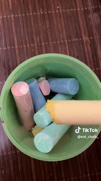 Eat_chalk na TikTok