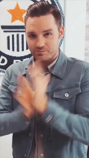 Most claps in a minute 👏⏱️ 1,103 by Eli Bishop 🇺🇸 | eli bishop