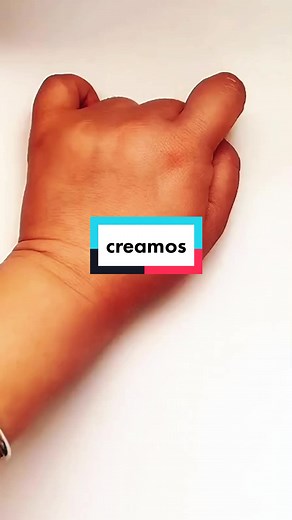 Crea un divertido dibujo de un grillo con detalles realistas