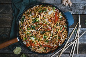 Sauté de nouilles udon au porc - Le Coup de Grâce