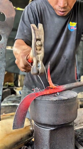 The skill of forming spurs on garden tools #metalworking