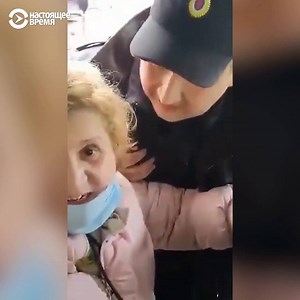 518K views · 8K reactions | В Москве полицейские не представляясь задержали за нарушение самоизоляции пенсионерку, у которой был пропуск. Ей вызвали "скорую" и принудительно вкололи несколько лекарств, объясняя это тем. что "она себя эмоционально вела" | Настоящее Время | Facebook