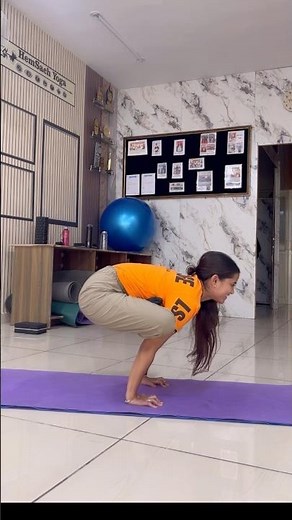 Hand balance #hemsachyoga #yogaskills #motivation #yogainsipiration #foryou #explore #trendy