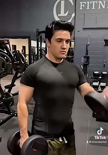 Imagine seeing Elvis at the gym #elvispresley #fyp #deepfake #workout