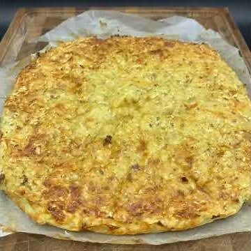 Blomkåls pizzabund med ricotta, skinke, peberfrugt og spinat fyld