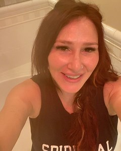 Love seeing how you’re spending your time in quarantine! Here’s my entry for the #itwanchallenge . 💋 #musicmonday | Tiffany