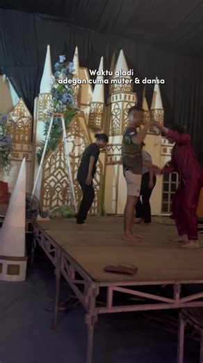 Elastis Badanku: Performa Tari Menawan di Pernikahan