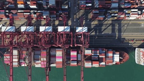 clip-4010296111-aerial-top-view-port-cargo-ship-containers