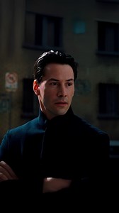 Une étude scientifique a révélé que ton subconscient prend des décisions 7 à 10 secondes avant même que tu aies l’impression de choisir. Tu crois vraiment que le matin, c’est toi qui décides d’appuyer sur Snooze ou de te lever tout de suite ? Faux. Ton subconscient a déjà fait ce choix avant même que ton réveil ne sonne. Quand tu hésites entre prendre l’ascenseur ou les escaliers, quand tu te demandes si tu vas manger sain ou craquer sur un burger, la vérité, c’est que les dés sont déjà jetés av