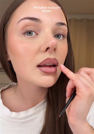 94f Lipliner in Braun: Der Neue Trend für Girls