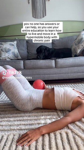 here are the 5 biggest things I’ve learned & now practice: 1️⃣ proprioceptive loading > stretching people with hEDS/HSD have impaired proprioception, which makes joints feel unstable. slow, consistent stabilizing work improved my pain way more than stretching ever did. (stretching always caused more rebound pain) 2️⃣ your autonomic nervous system drives pain dysautonomia shows up in most people with hypermobility and amplifies pain when the body is stuck in fight-or-flight. training regulation (