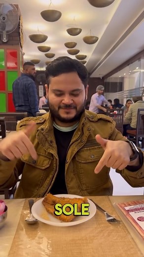 Amritsar’s fantastic & flaky fried fish at Makhan Fish on Majitha road 🔥 Have it as a starter or as chakhna- this one doesn’t disappoint 🙌 Which according to you is the best Amritsari fish in the city? Let me know in the comments below ⬇️ 😍 | Makhan Fish Corner